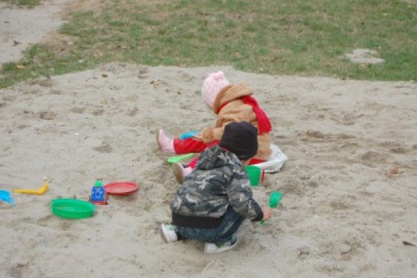 Elevii şi preşcolarii intră de vineri în vacanţa de iarnă